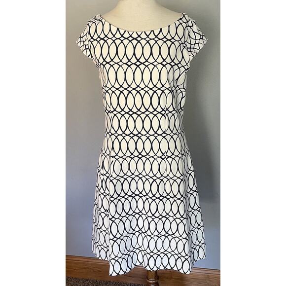 Lilly Pulitzer Dresses & Skirts - VTG Lilly Pulitzer Brielle Dress Sz MED Tickle The Ivories Print Classic Comfort